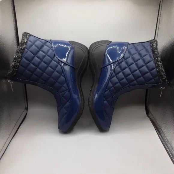 New Khombu Women's Shoe Ankle Boots Bootie Megan Waterproof Front Zip Navy Blue - Picture 2 of 6